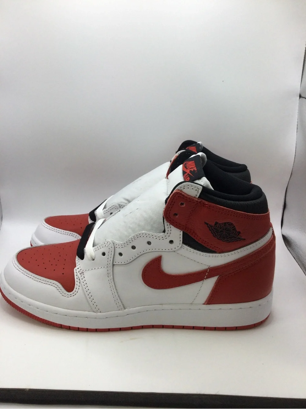 Nike Air Jordan 1 Retro High White & Red Kids Sneaker